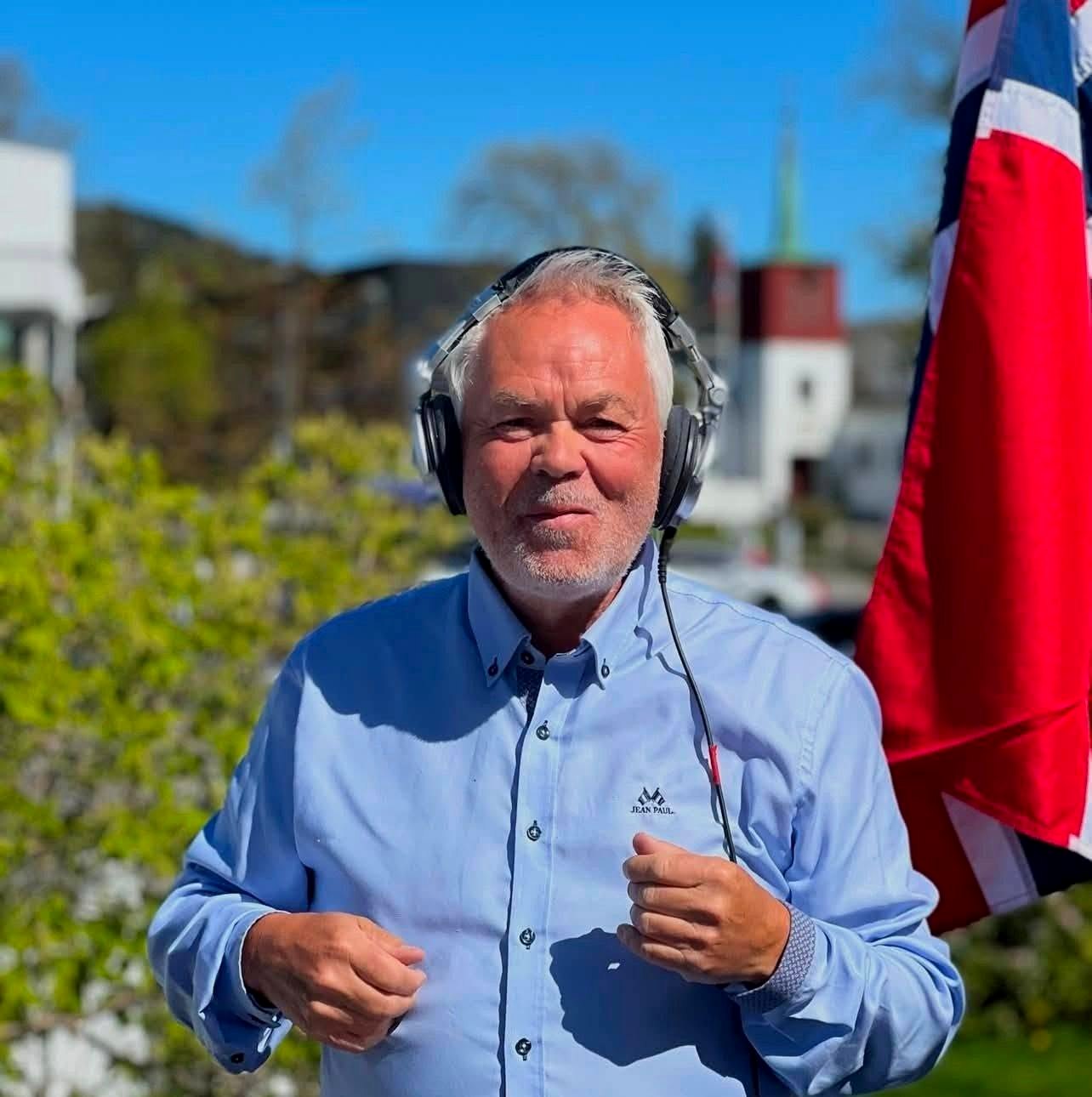 Roger F med hodetelefoner