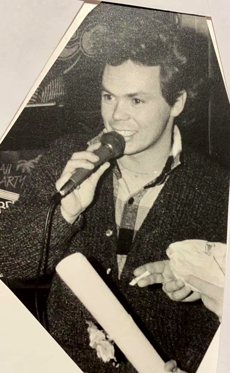 Roger F som ung DJ på 80-tallet med mikrofon